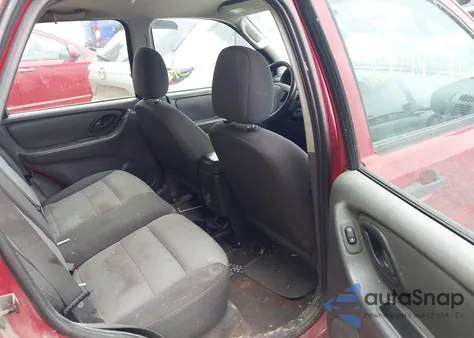 2005 Ford Escape Xls z USA, uszkodzony, nr VIN 1FMYU02Z95KA74463